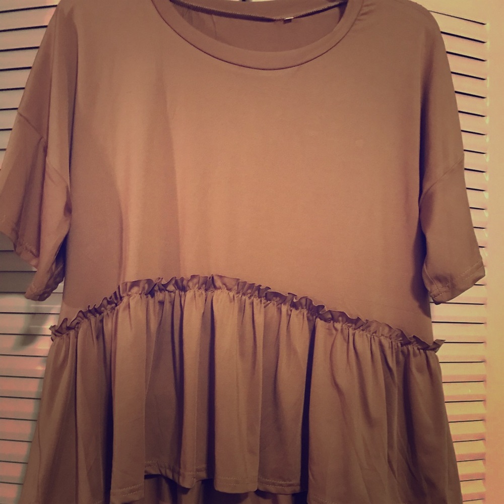 Cafe au lait colored tier top